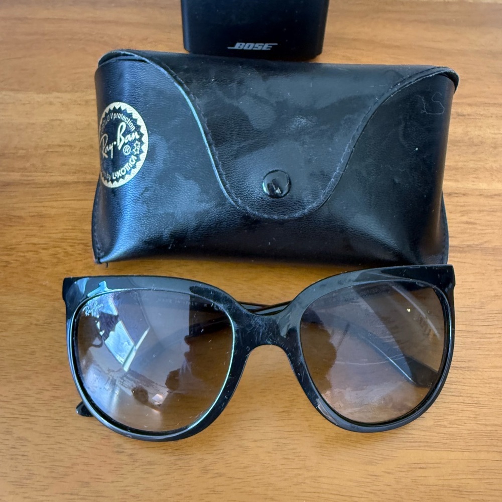 Ray-Ban Black Women's Sunglasses with Case
